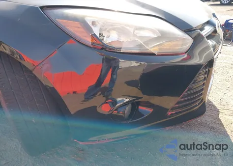 2014 Ford Focus Titanium z USA, uszkodzony, nr VIN 1FADP3N26EL458386